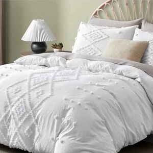 Elegant White Textured Duvet Cover With Pillowcases